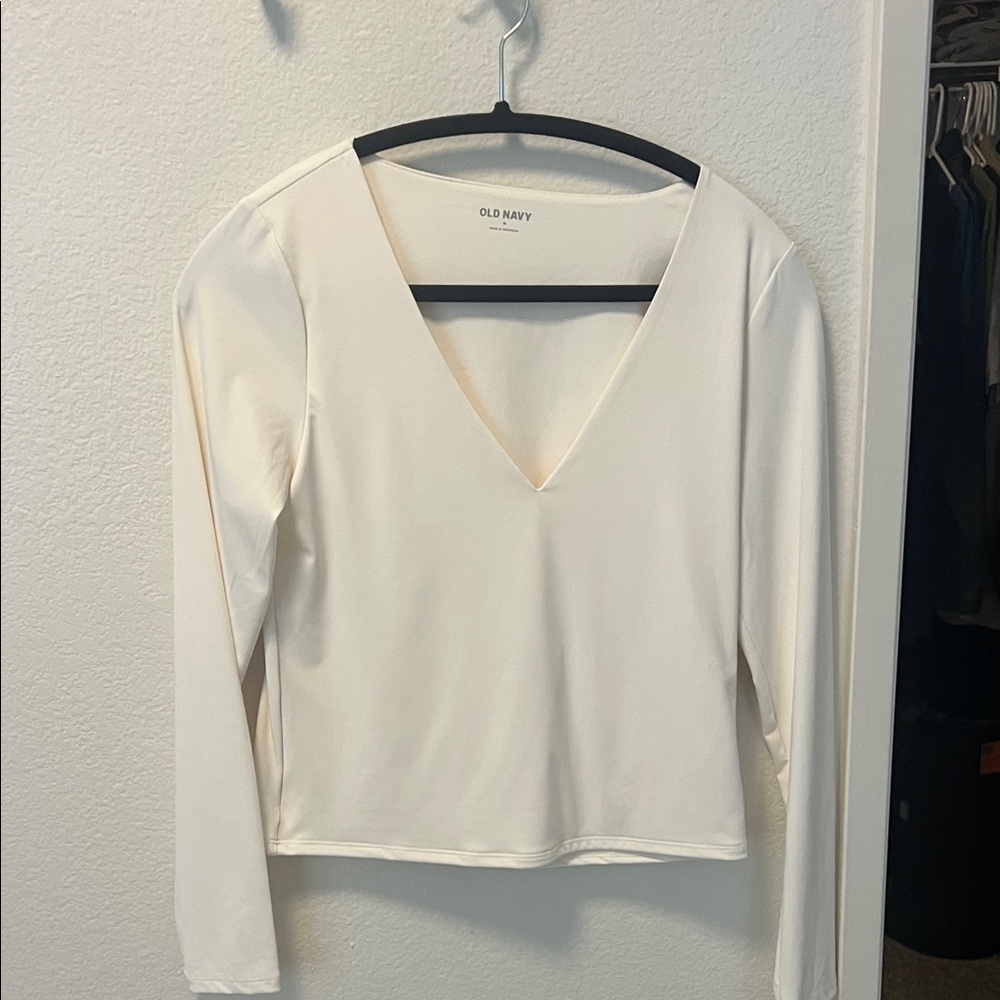 NWT Old Navy Women's Ivory Long Sleeve V-Neck Top